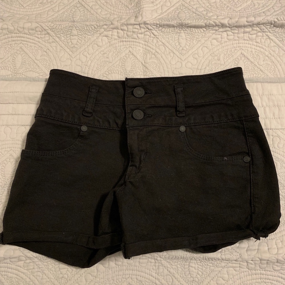 Charlotte Russe Refugee mid rise shorts